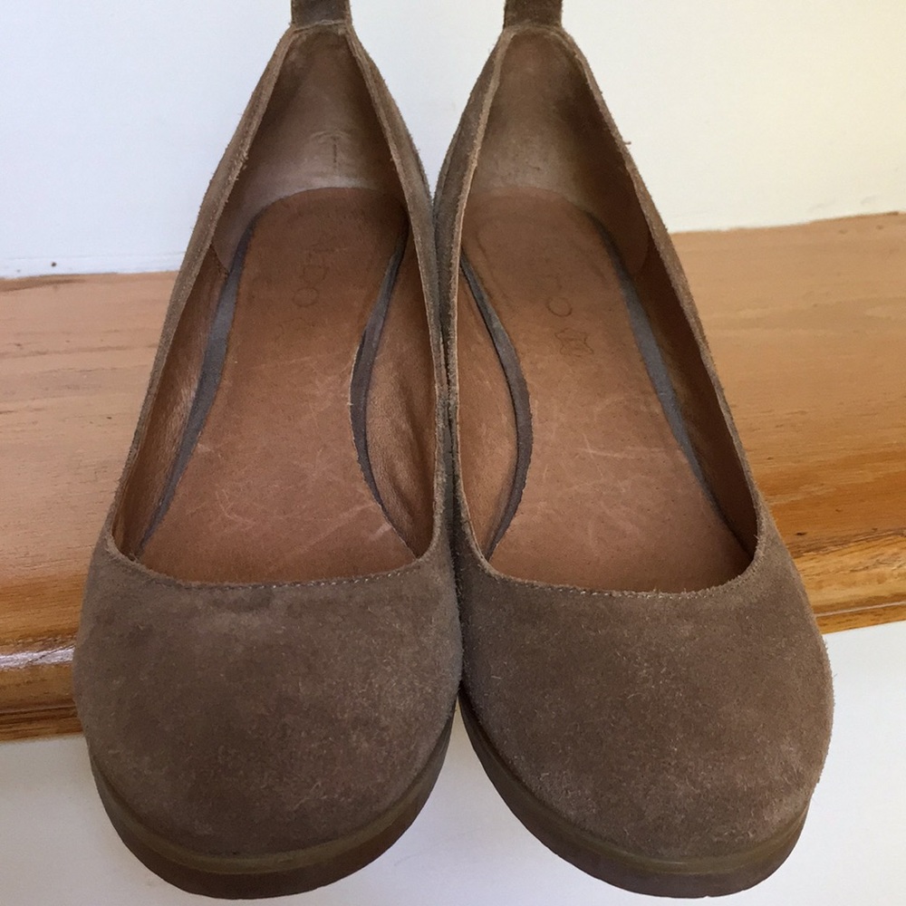 Aldo tan/neutral suede/slip resistant rubber soles
